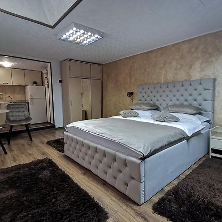 Shelby Accommodation -Adult Only- Sinaia Buitenkant foto