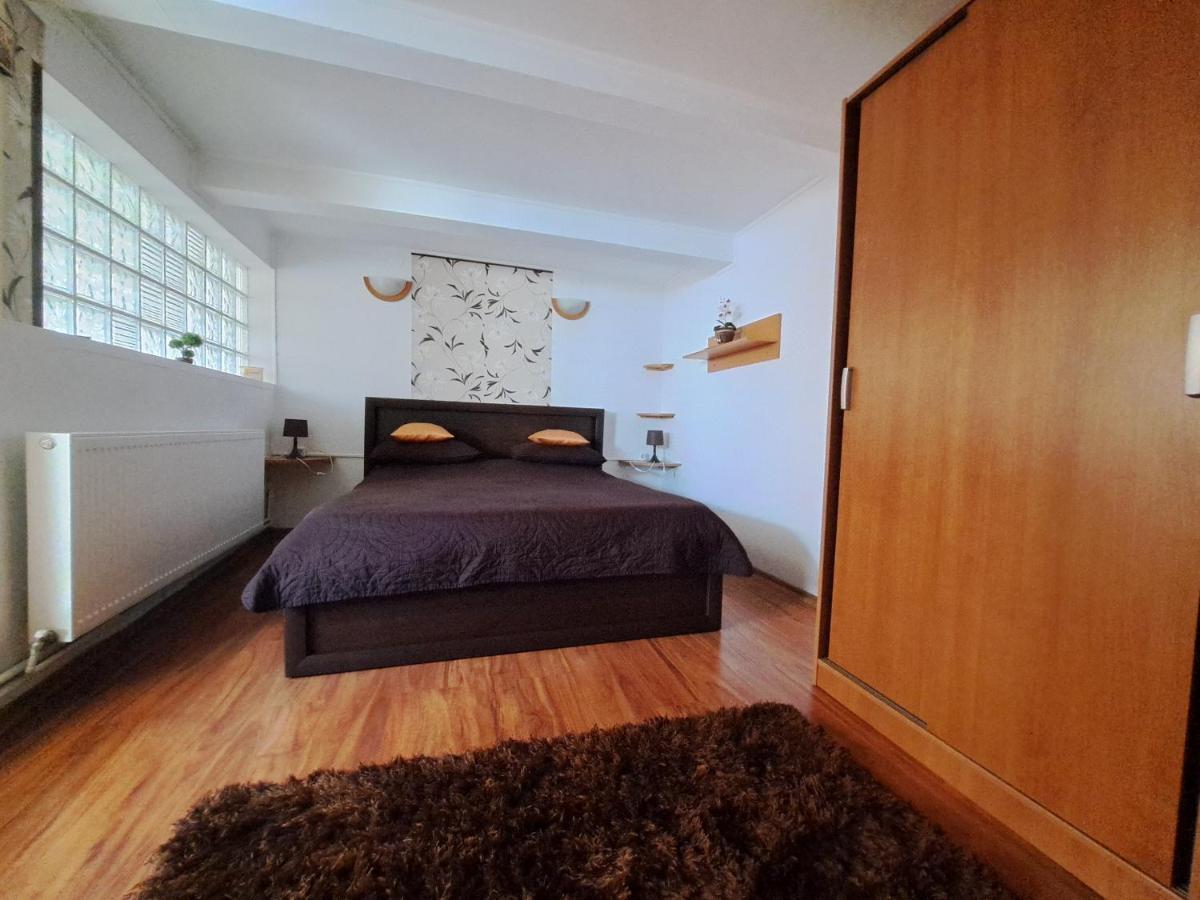 Shelby Accommodation -Adult Only- Sinaia Buitenkant foto