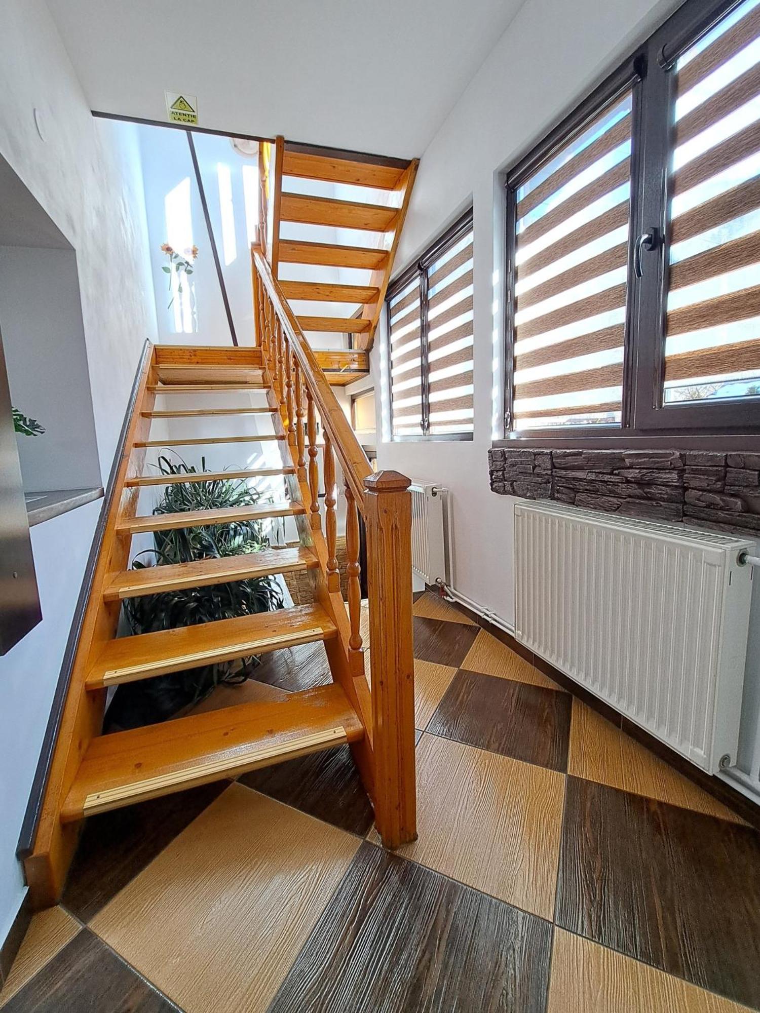 Shelby Accommodation -Adult Only- Sinaia Buitenkant foto