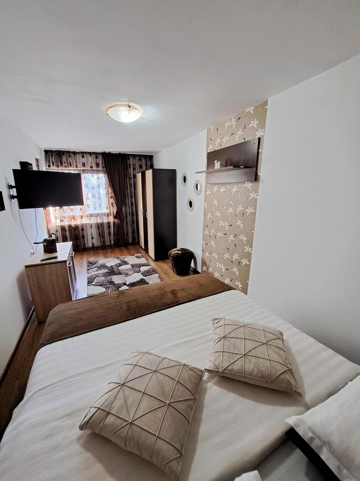 Shelby Accommodation -Adult Only- Sinaia Buitenkant foto