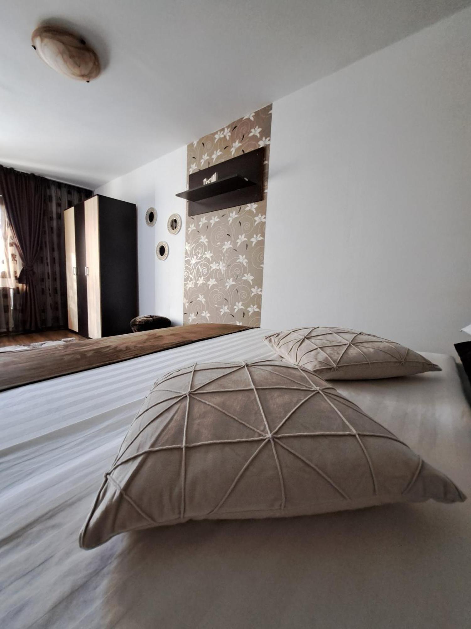 Shelby Accommodation -Adult Only- Sinaia Buitenkant foto
