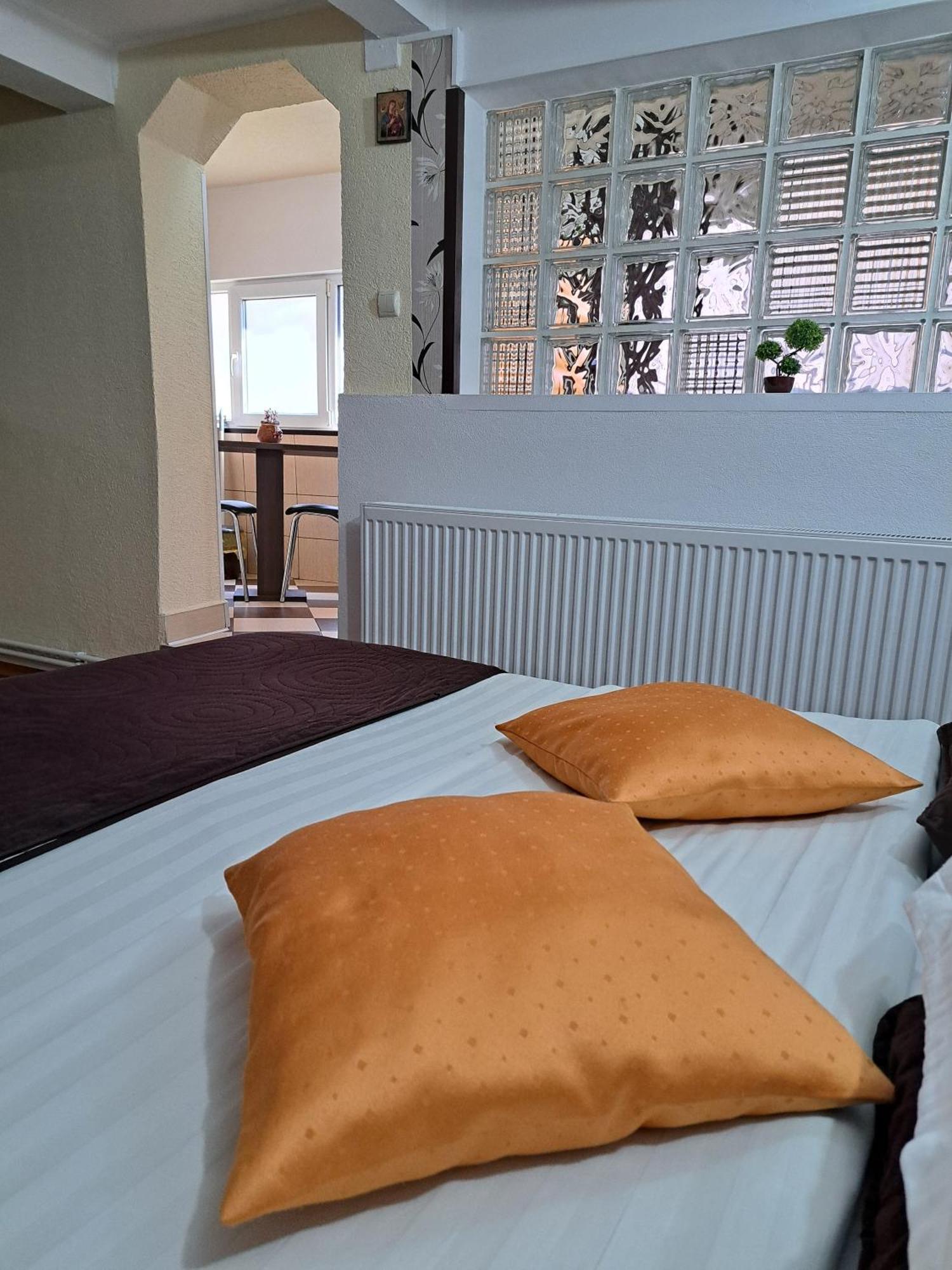 Shelby Accommodation -Adult Only- Sinaia Buitenkant foto