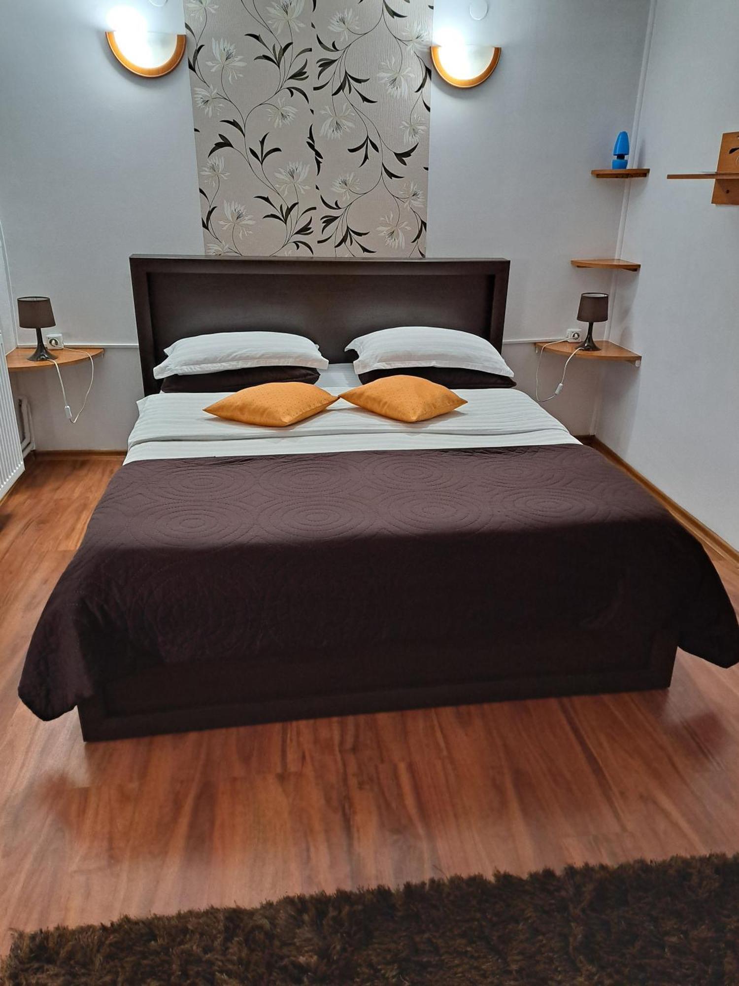 Shelby Accommodation -Adult Only- Sinaia Buitenkant foto