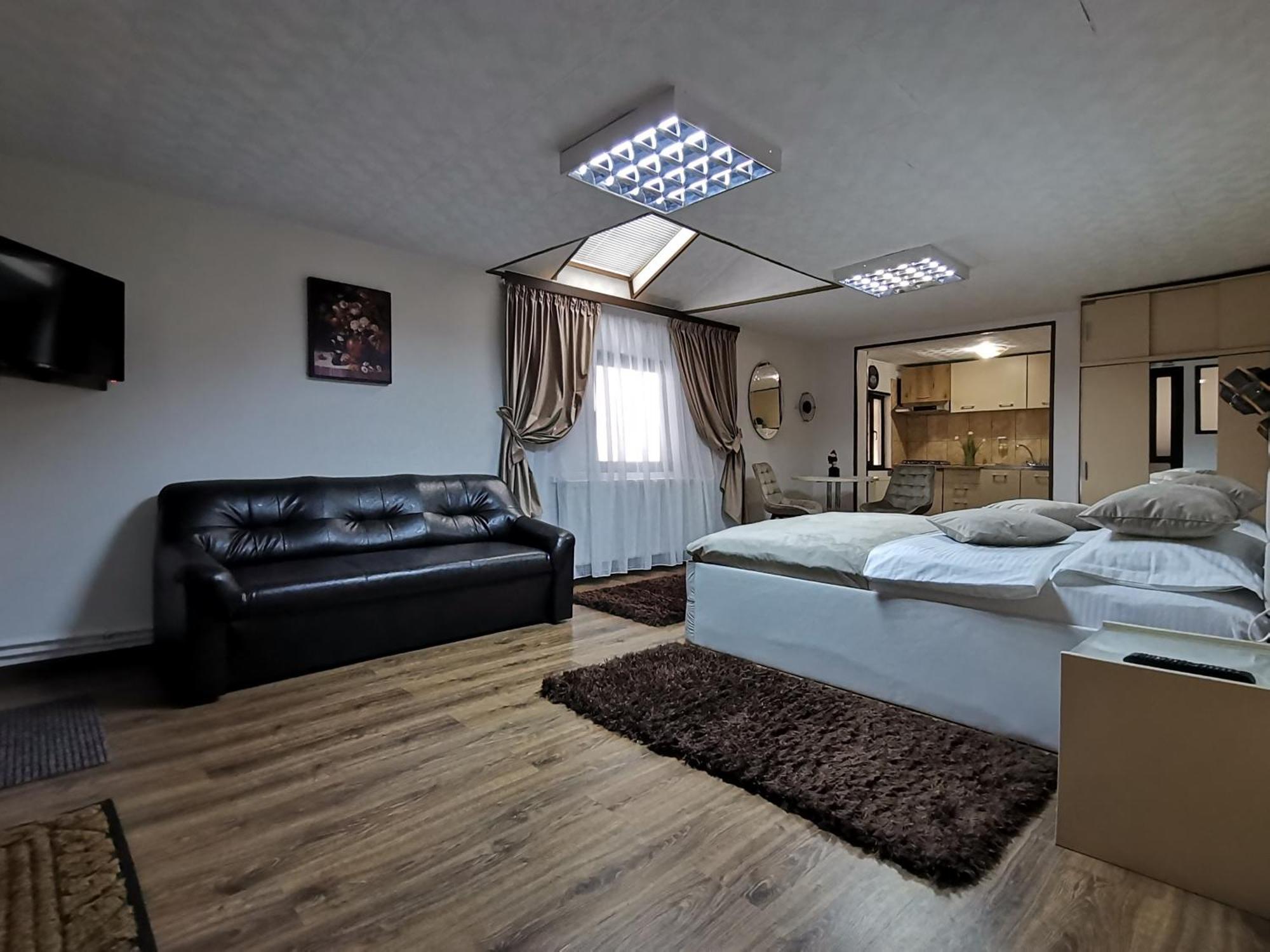 Shelby Accommodation -Adult Only- Sinaia Buitenkant foto