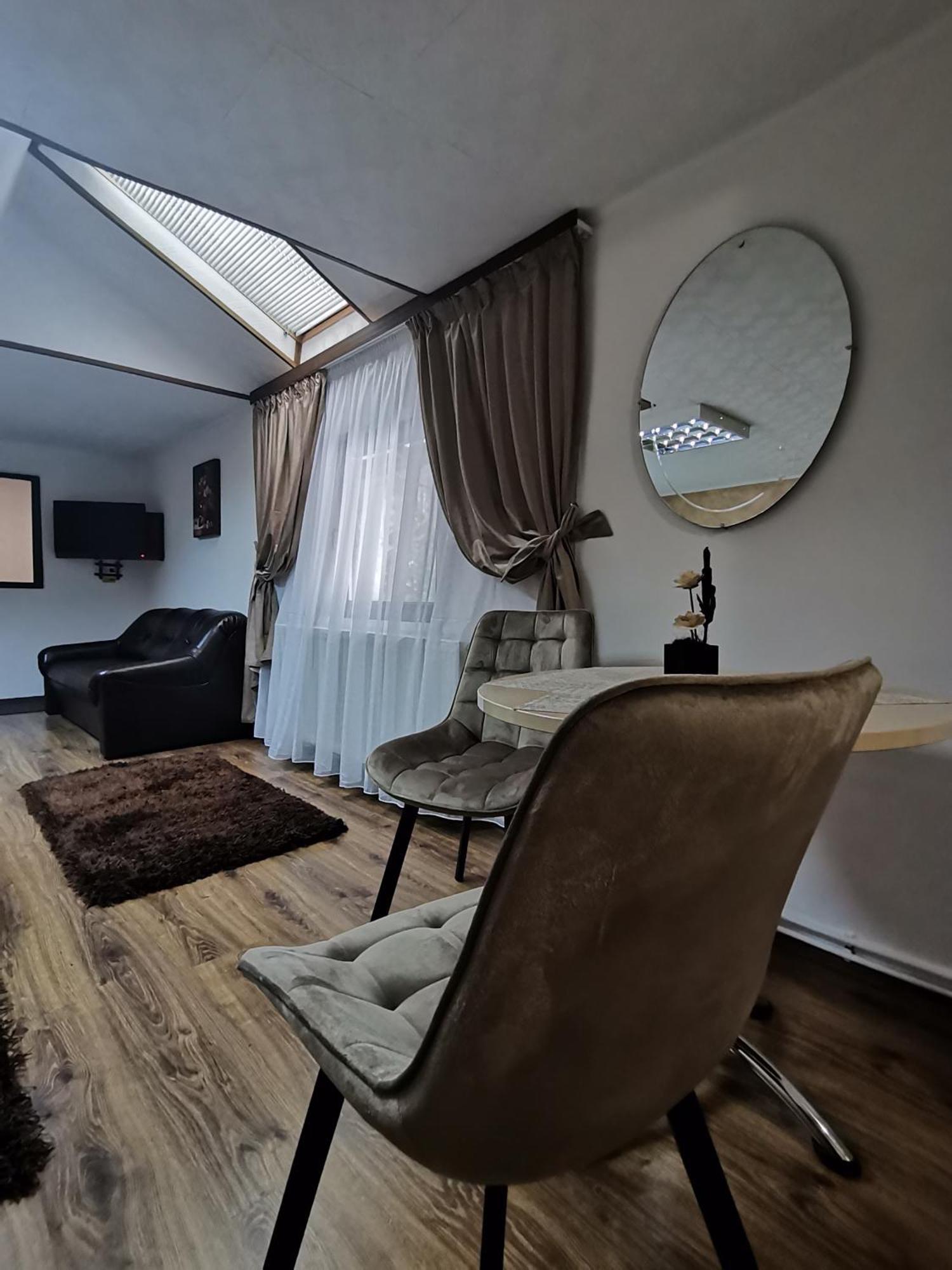 Shelby Accommodation -Adult Only- Sinaia Buitenkant foto