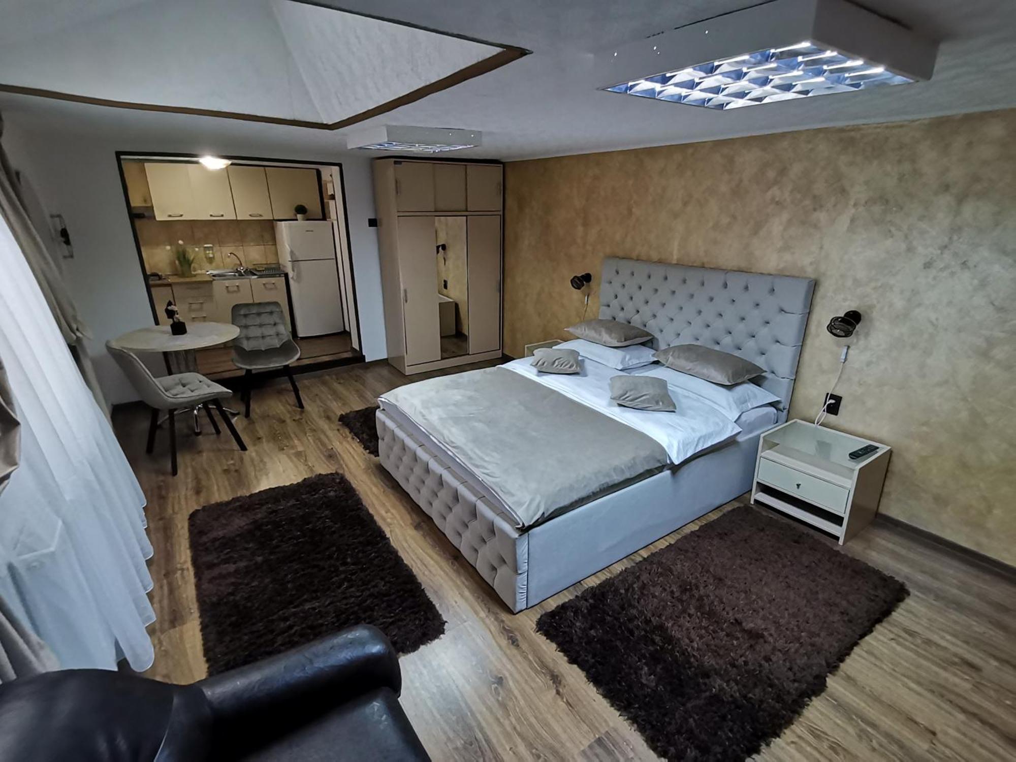 Shelby Accommodation -Adult Only- Sinaia Buitenkant foto