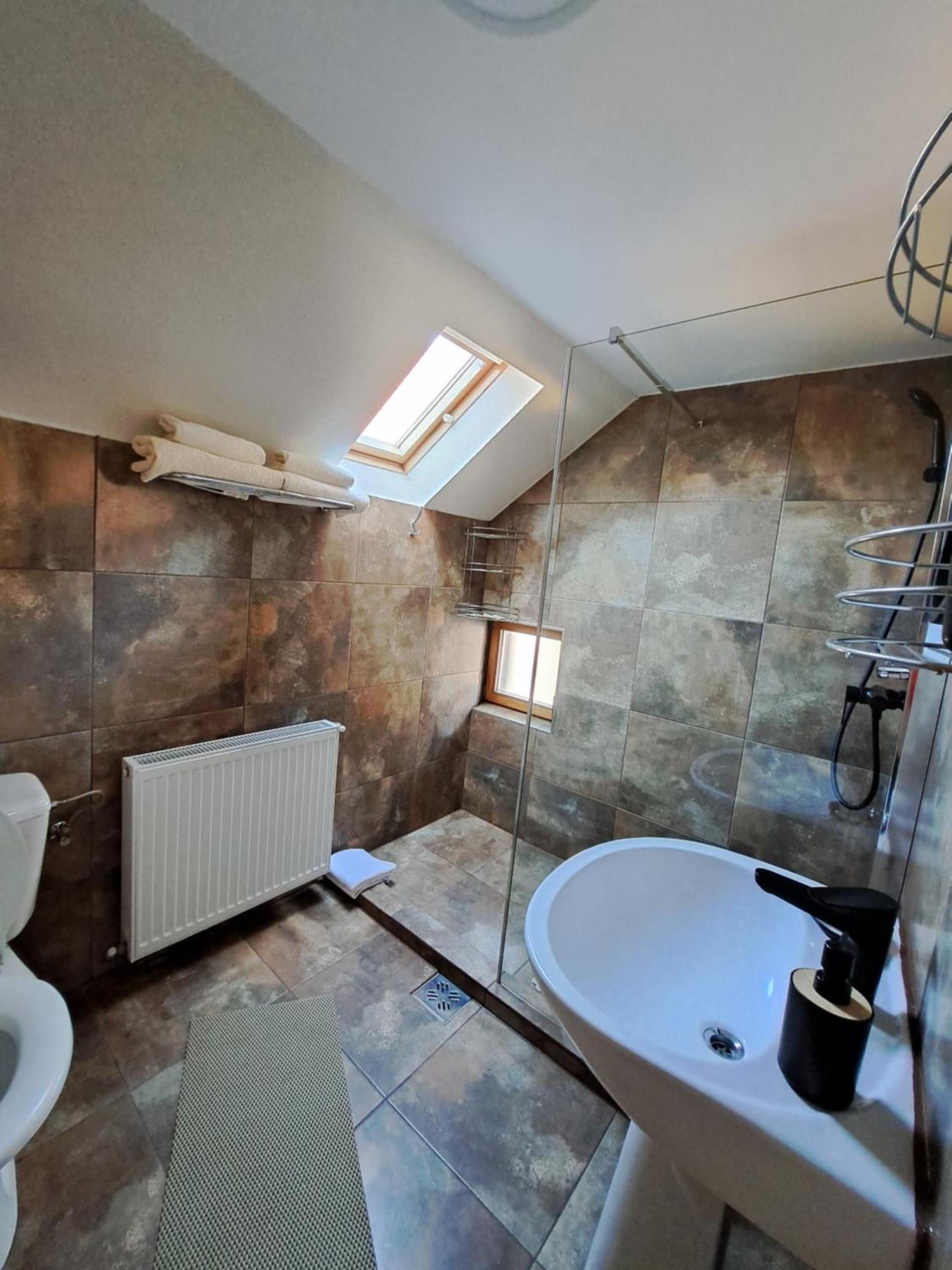 Shelby Accommodation -Adult Only- Sinaia Buitenkant foto