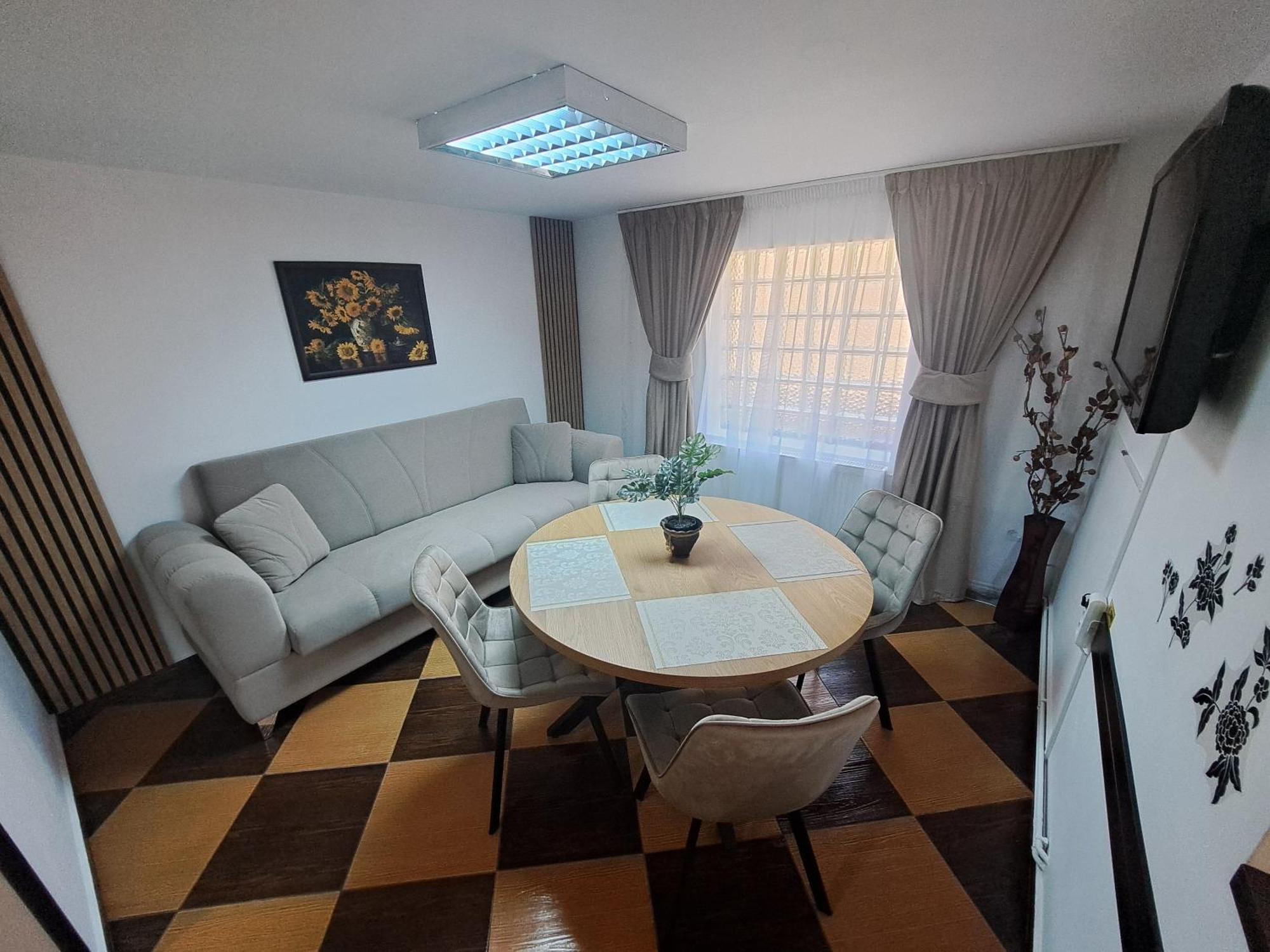 Shelby Accommodation -Adult Only- Sinaia Buitenkant foto