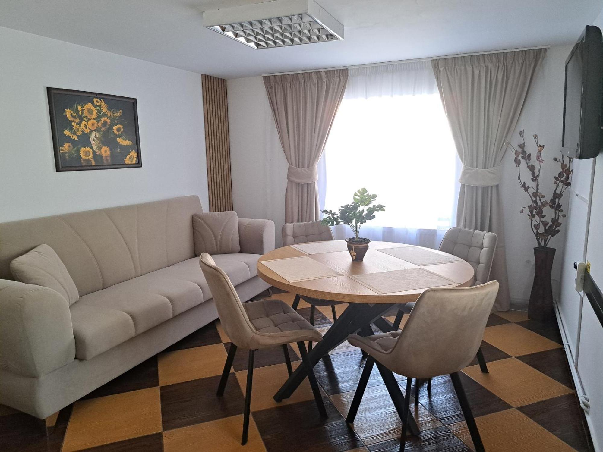 Shelby Accommodation -Adult Only- Sinaia Buitenkant foto