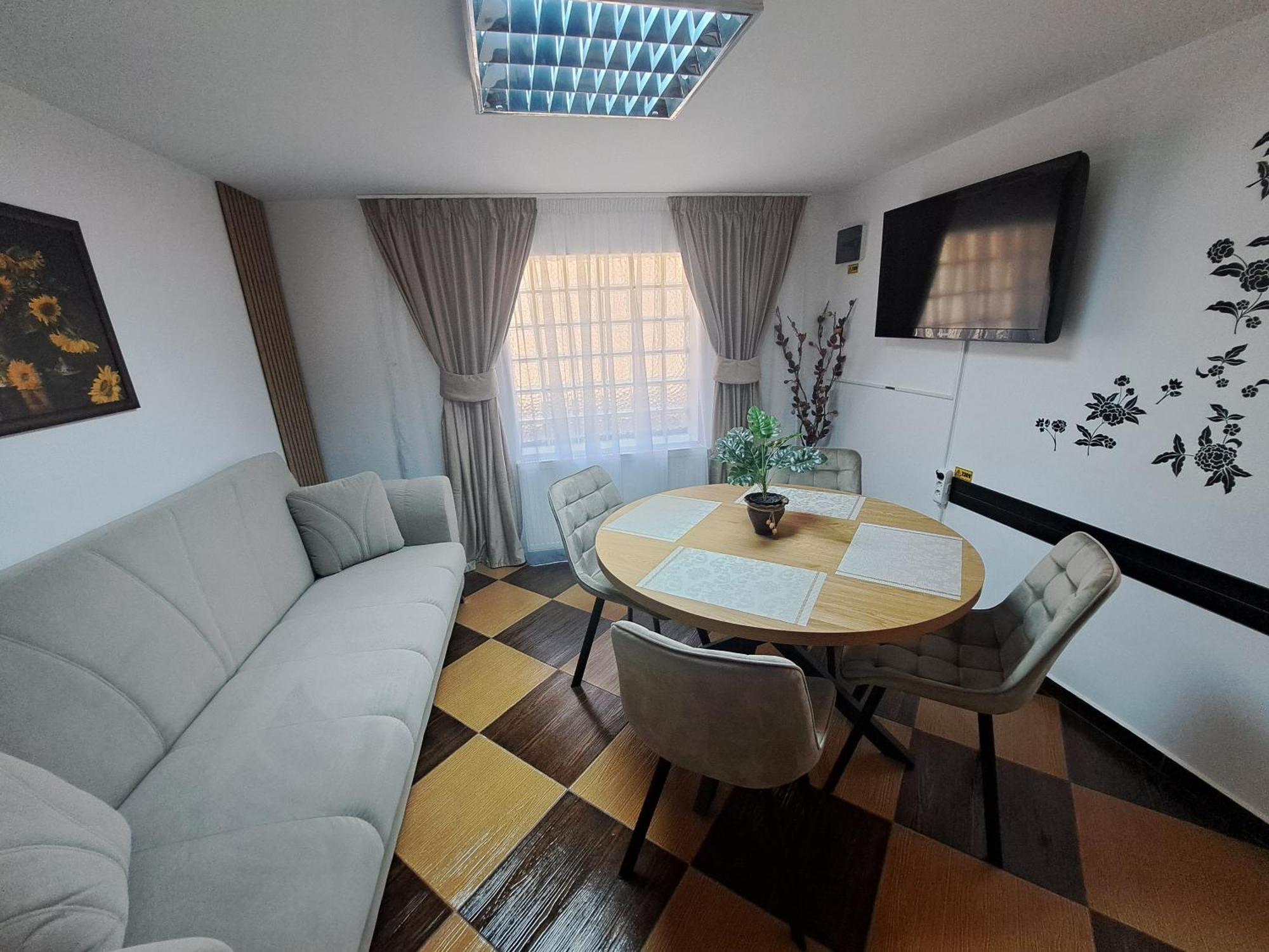 Shelby Accommodation -Adult Only- Sinaia Buitenkant foto