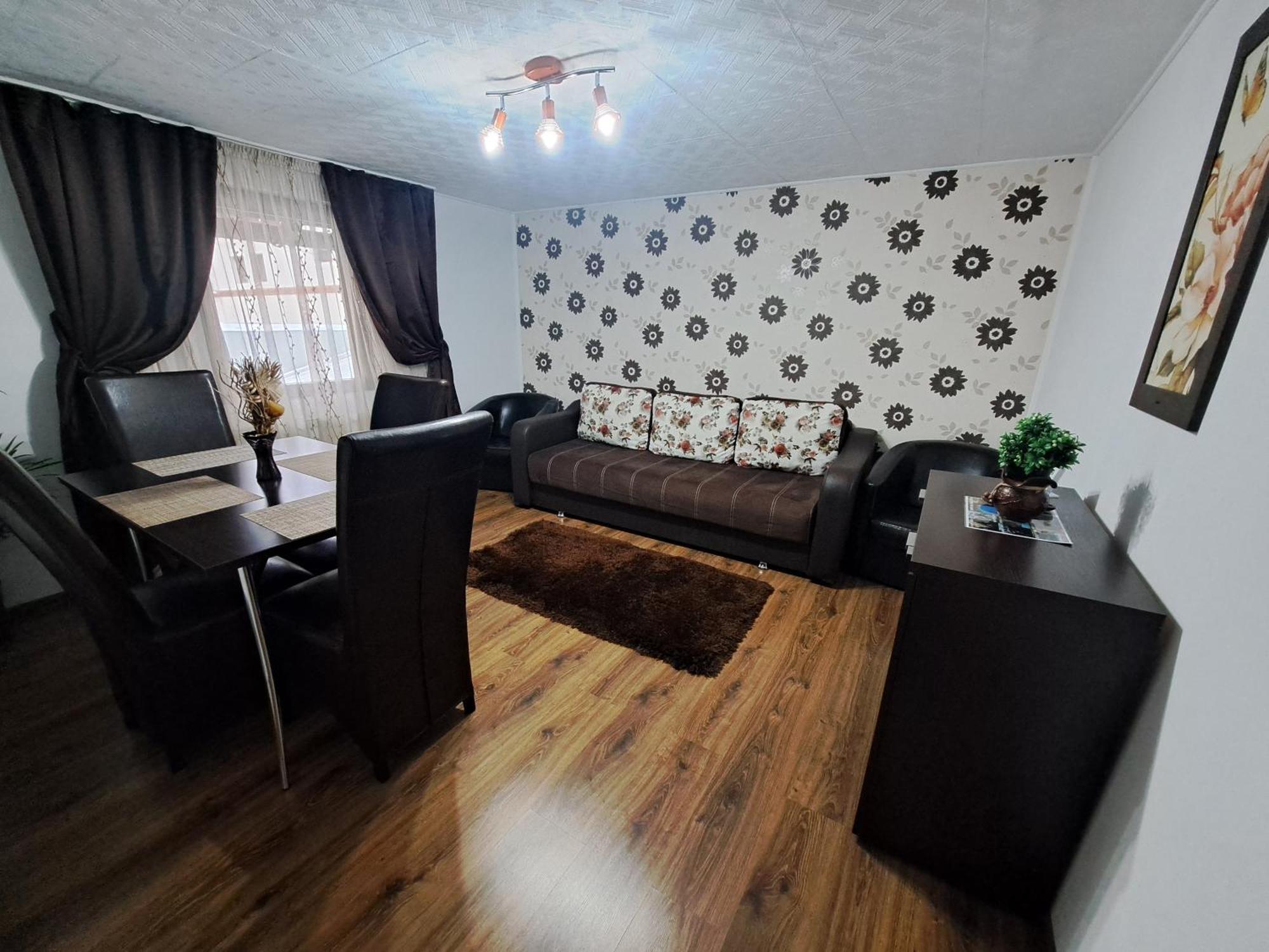Shelby Accommodation -Adult Only- Sinaia Buitenkant foto