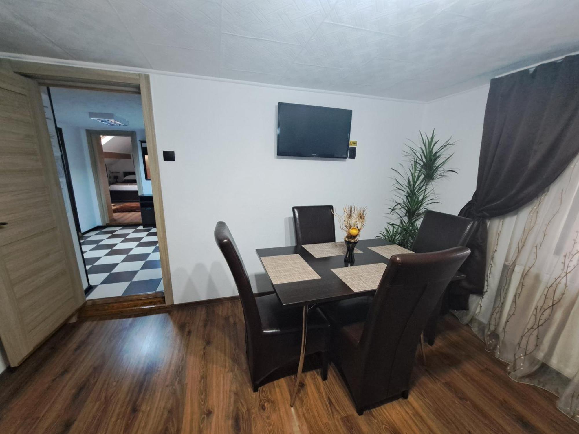Shelby Accommodation -Adult Only- Sinaia Buitenkant foto